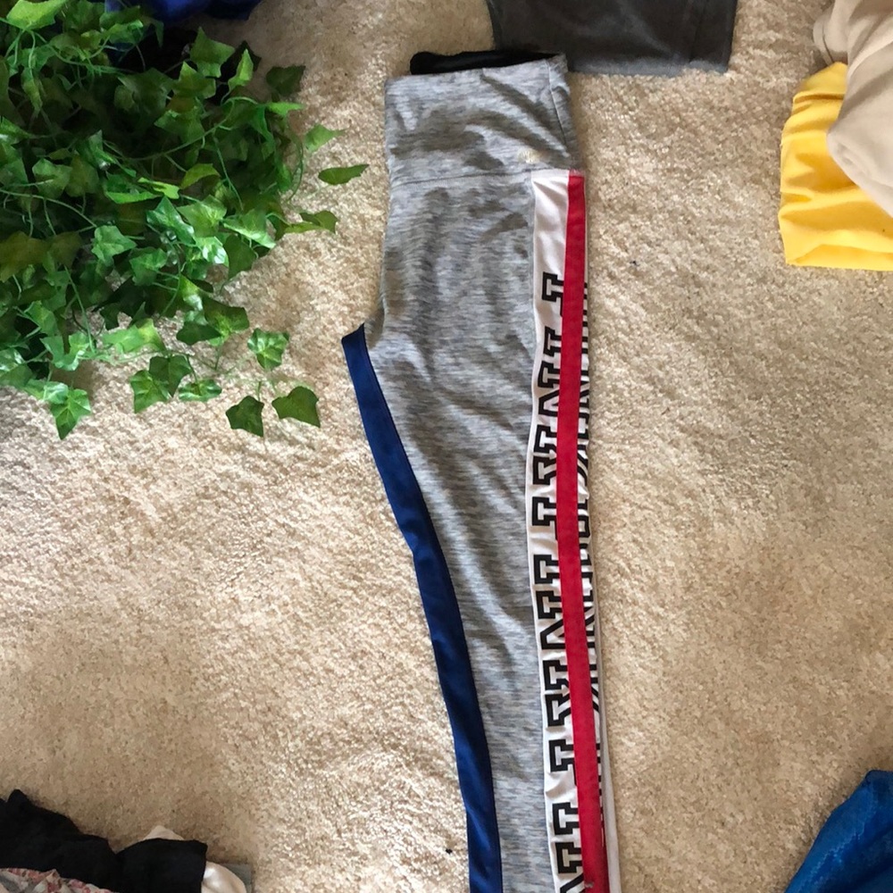 Pink yogas like new only wore once :)